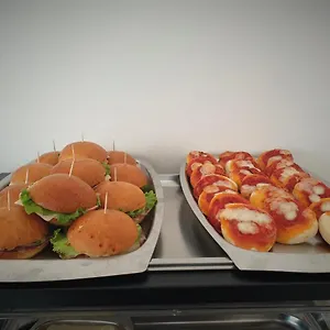 https://hotel-tourist-meuble.riccione-hotels.org
